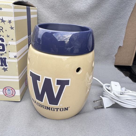 Washington Huskies Scentsy Warmer Full Size Ceramic NCAA Campus Collection Plug - Picture 3 of 9
